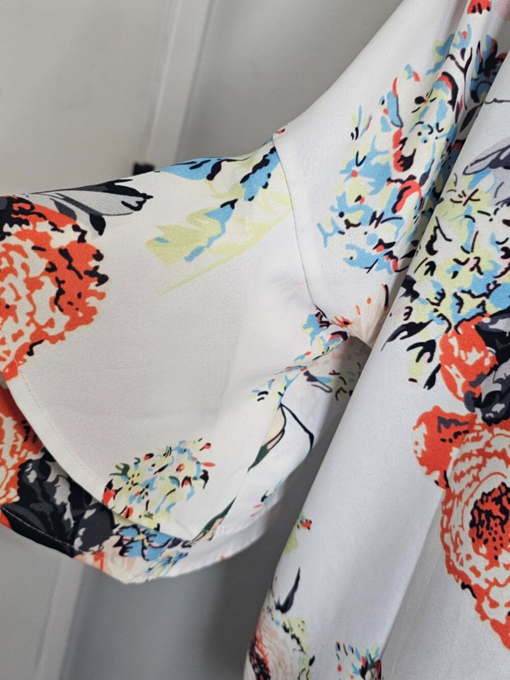 NEW Unbranded White With Floral Design Trumpet Sleeve Boho Chic Blouse Size L - Picture 4 of 6